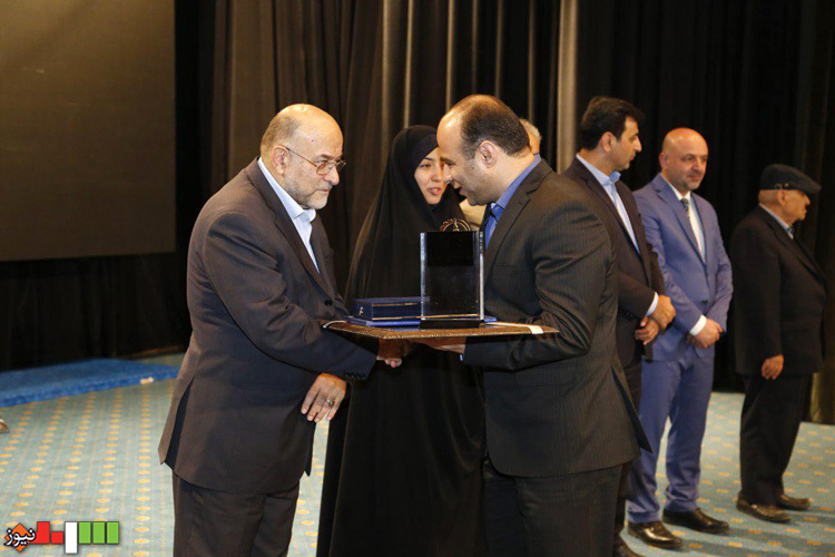 شرکت مبنا کارت آریا جایزه ملی سرآمدان اقتصاد ایران را دریافت کرد